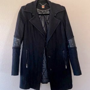 HUGO BOSS  wool coat w leather.                        Like New size 2 4